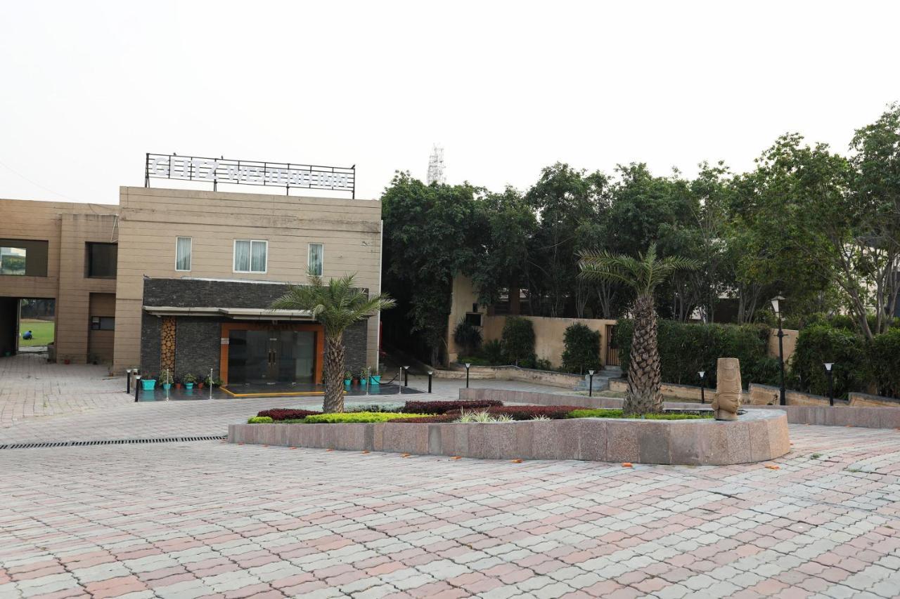 Westend Inn - Resort And Banquet Near Delhi Airport New Delhi Exterior photo
