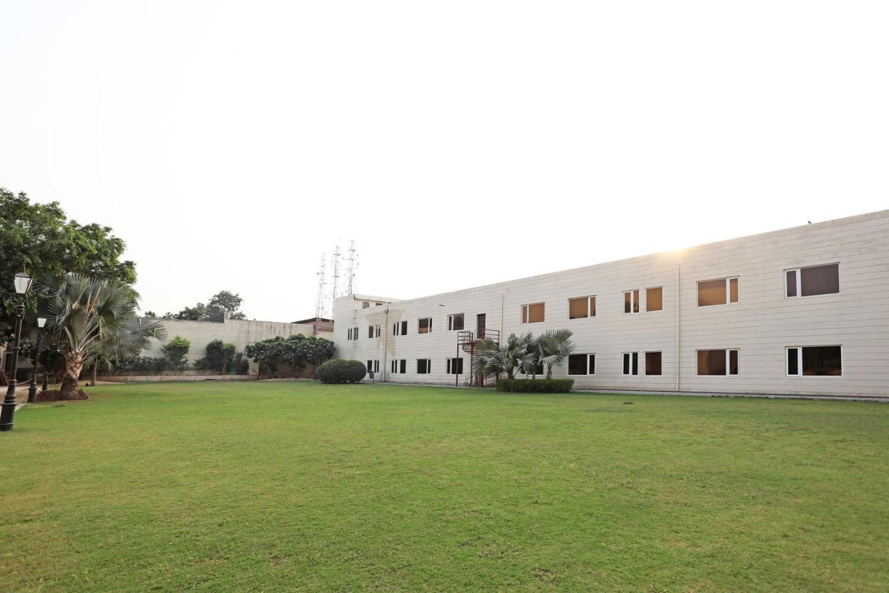 Westend Inn - Resort And Banquet Near Delhi Airport New Delhi Exterior photo